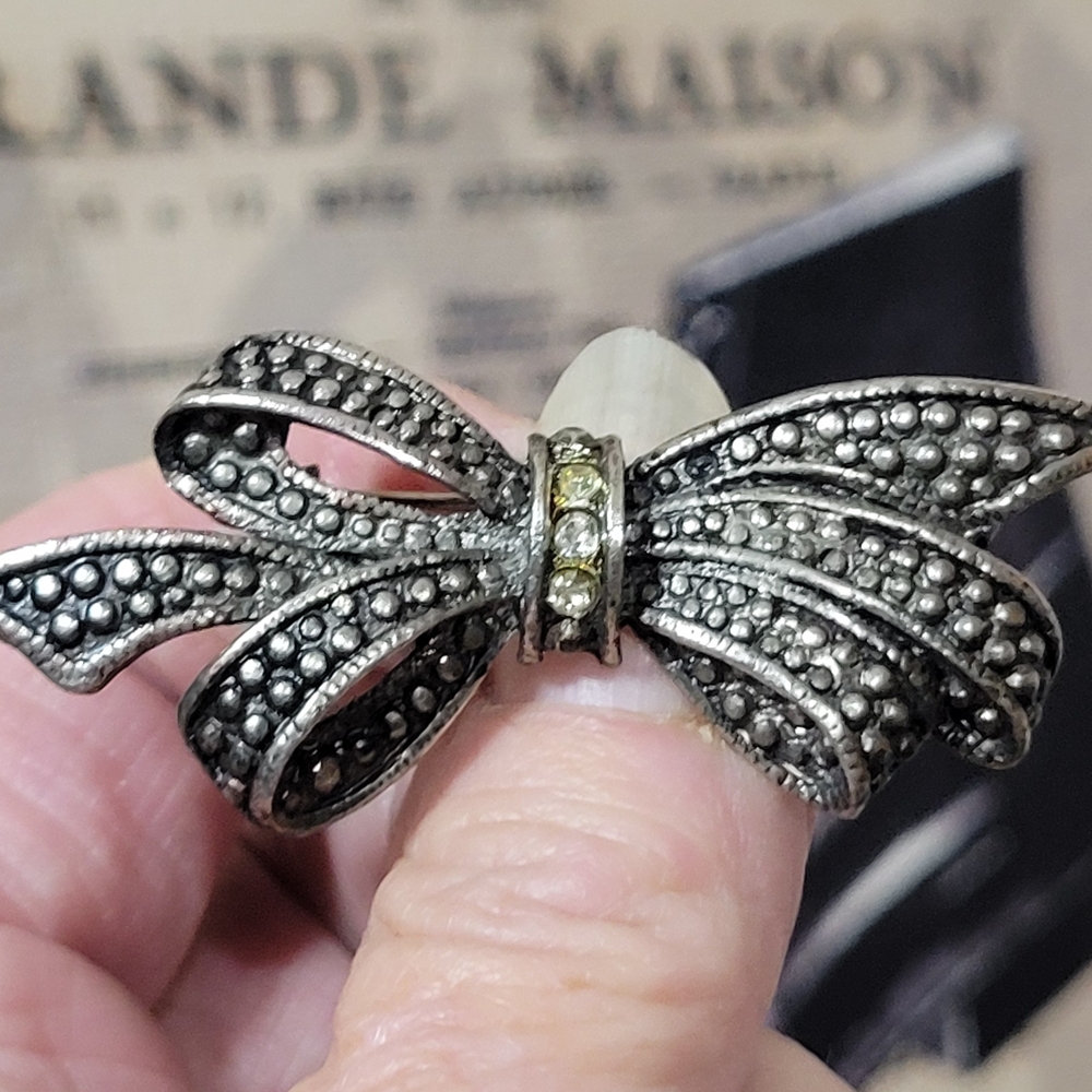 Elegant Silver Bow Brooch